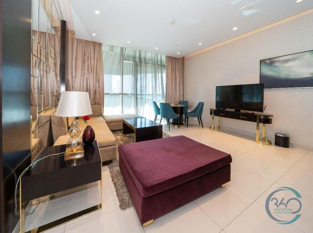 Exquisite 1 BR Apartment Upper Crest