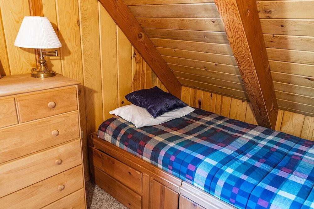 Red House - Minutes to Shaver Lake!