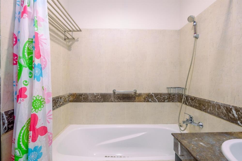 Fancy And Classic Studio Room At Bellezza Apartment