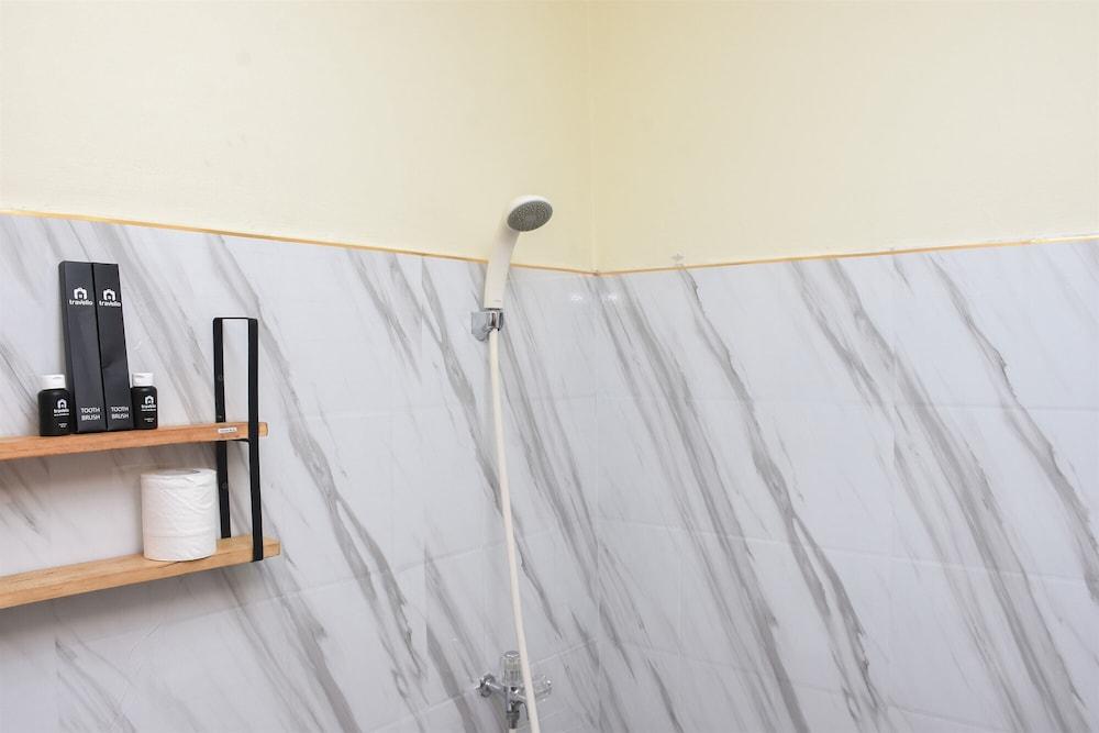 Nice And Cozy Studio At Tifolia Apartment