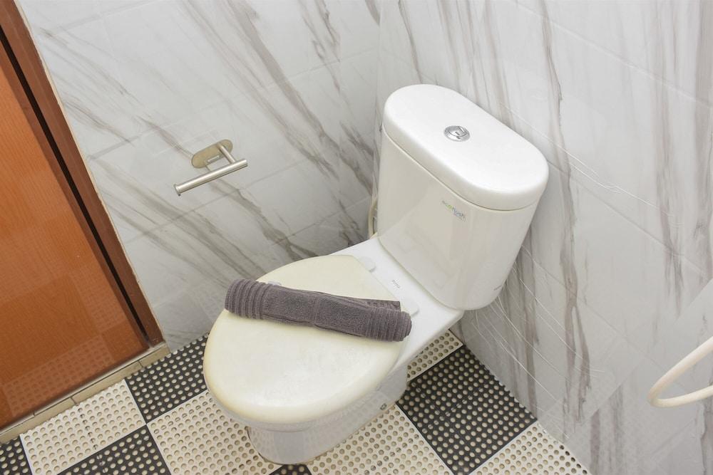 Nice And Cozy Studio At Tifolia Apartment