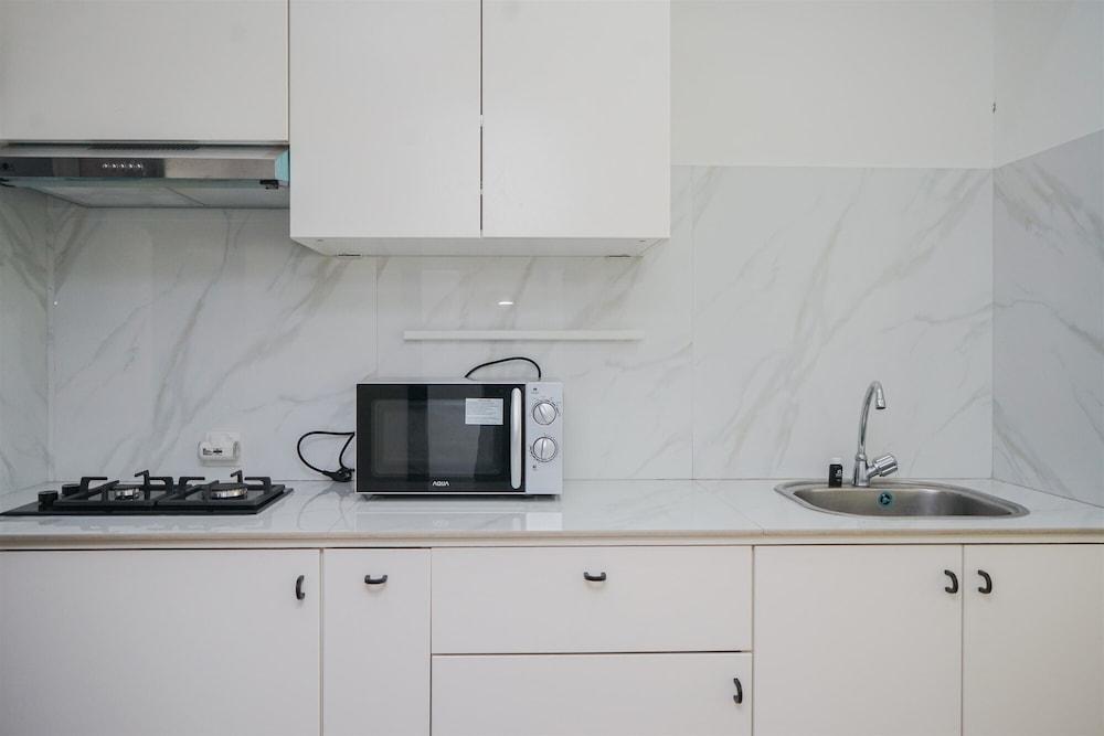 Fancy And Nice Studio Room At Casa De Parco Apartment