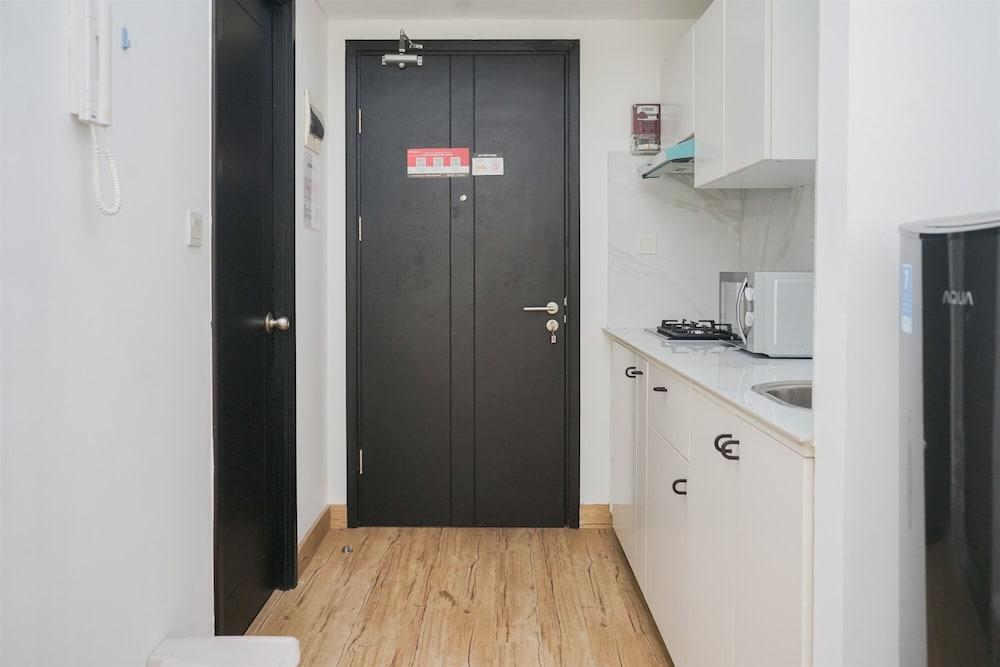 Fancy And Nice Studio Room At Casa De Parco Apartment