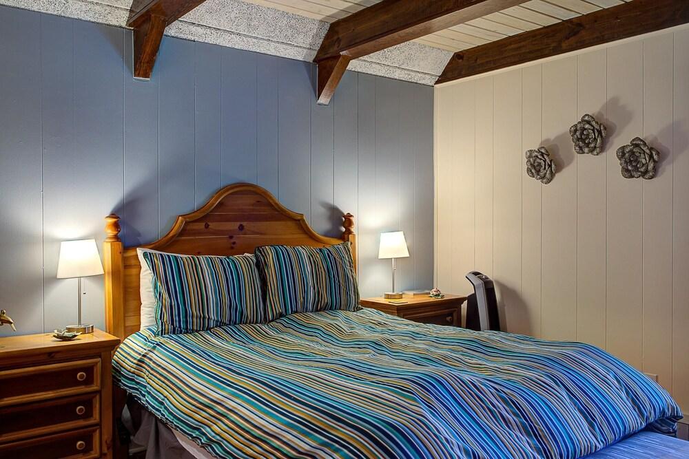 VCI - Tundra Swan Chalet