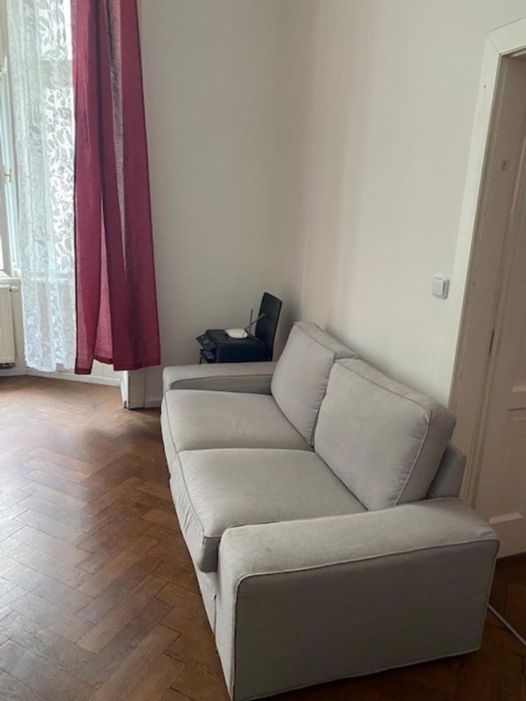 3 Bed Flat - Sleeps 10 - Pets - Smoking - Parking