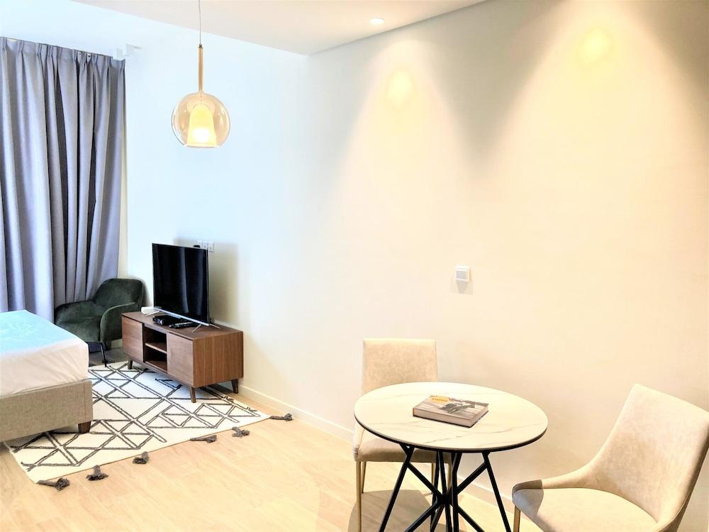 Amazing Superior Studio With Balcony Park View JVC