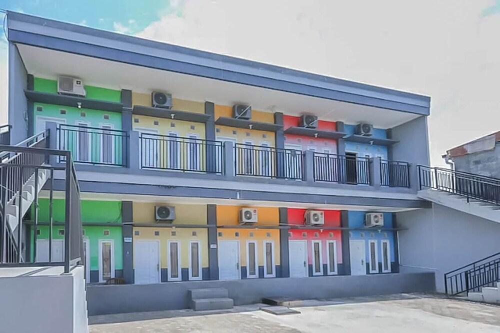 Reddoorz @ Pelangi Guest House