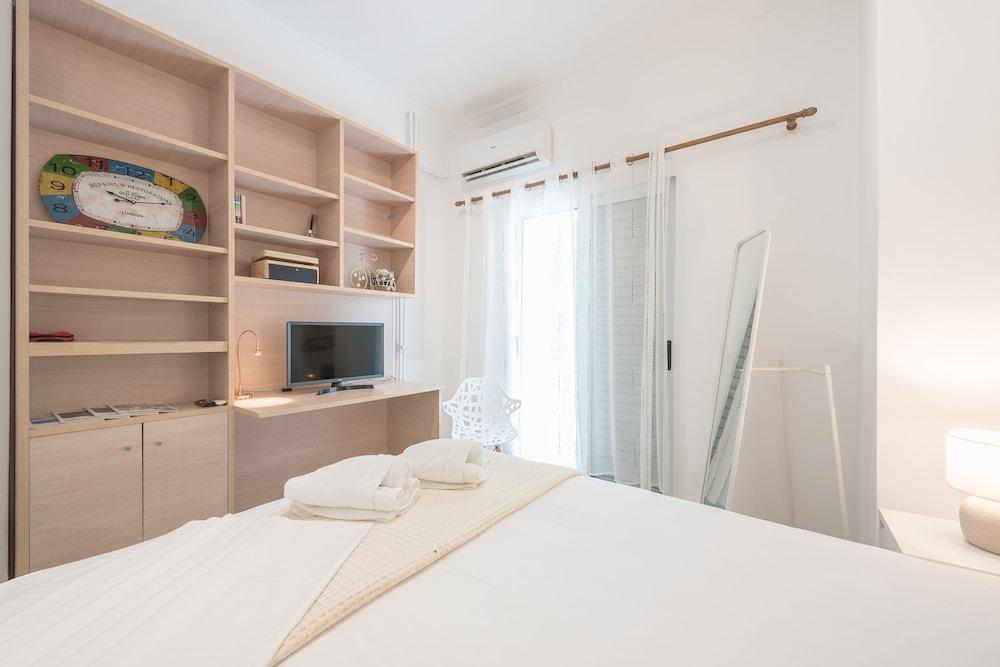 Elegant Koukaki Studio by Cloudkeys