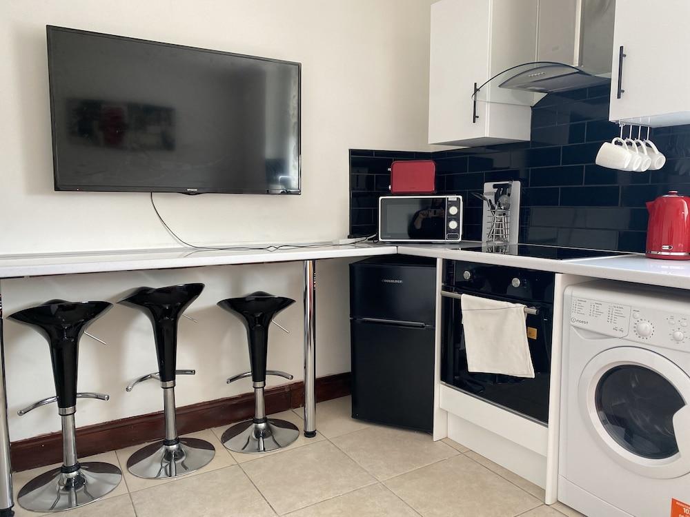 Modern 2 Bedroom Flat in Robert st, Swansea
