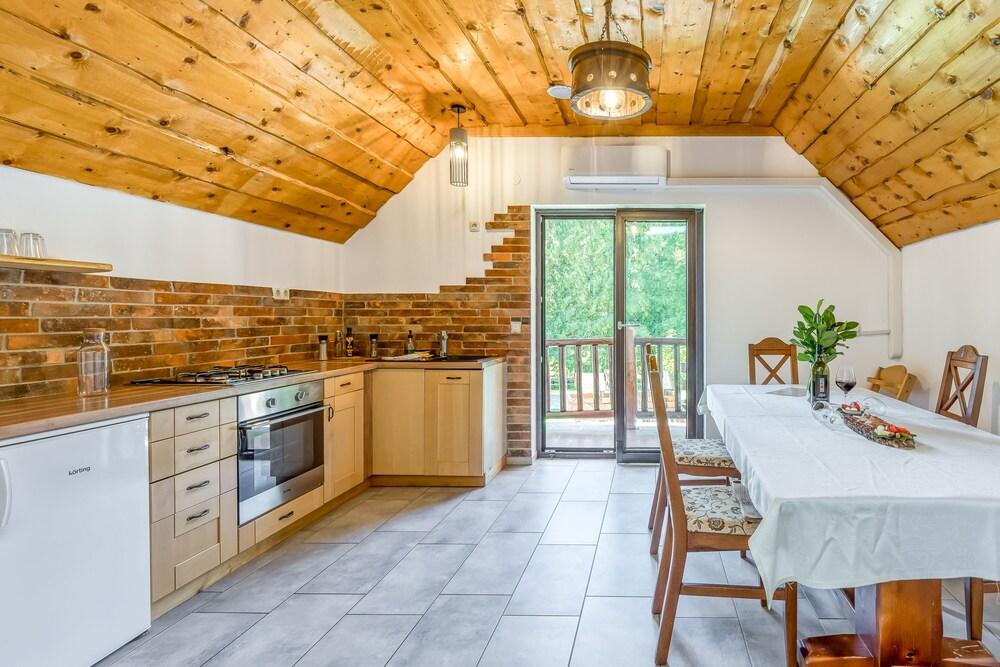 Pool Suite Black Cumin