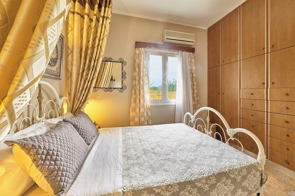 Villa Fisi 1 - Pool, Hot Tub & Mountain View