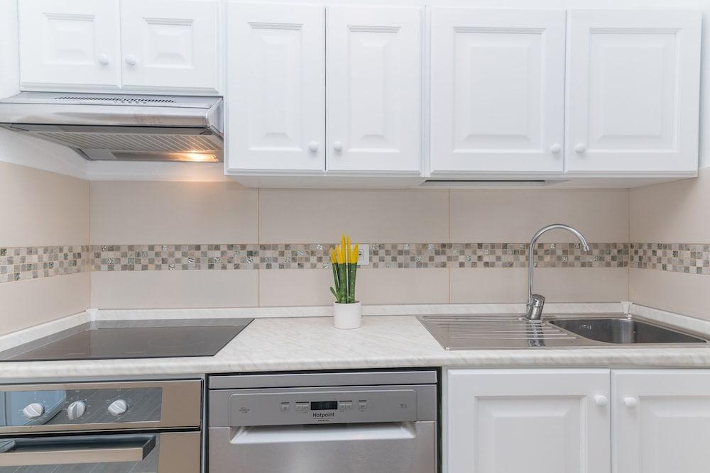 I Fari 85 600mt From The Beach