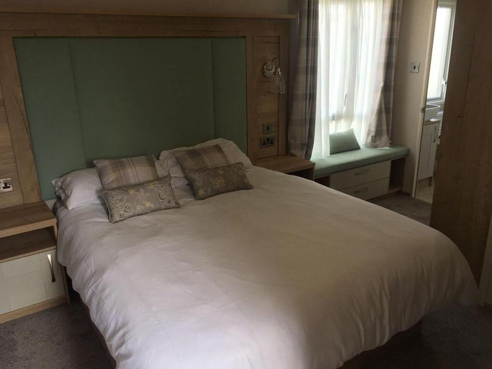 Prime Location 3-bed Chalet in Seal Bay, Selsey