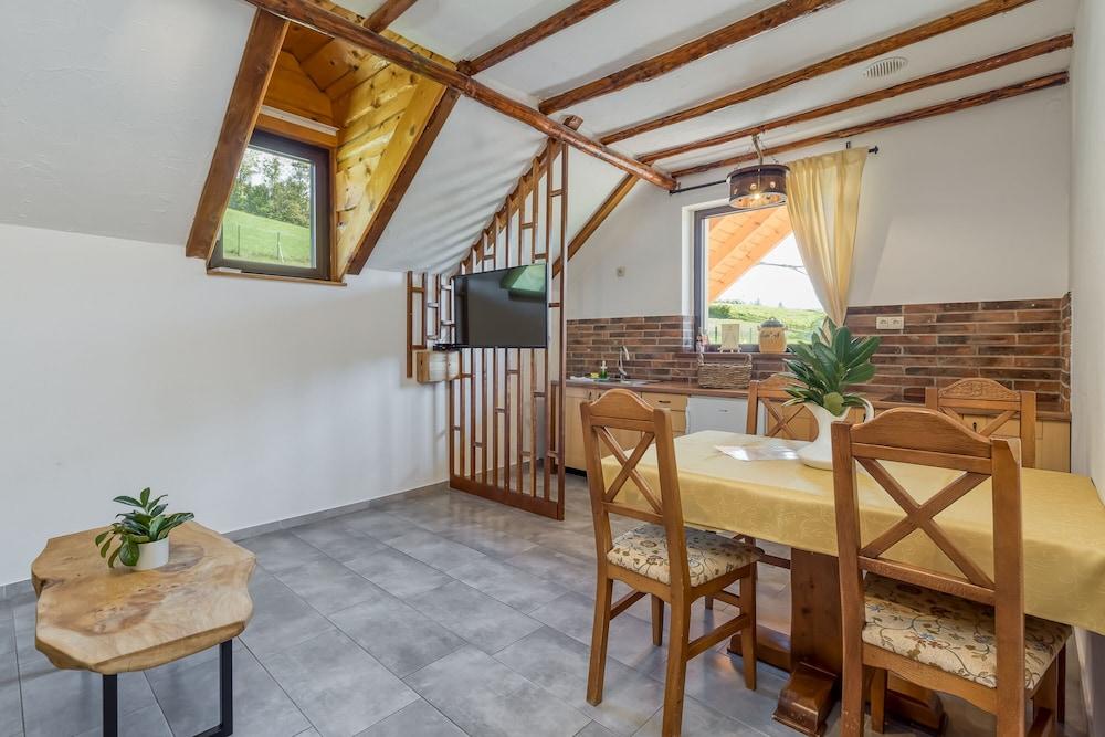 Pool Suite Sunflower