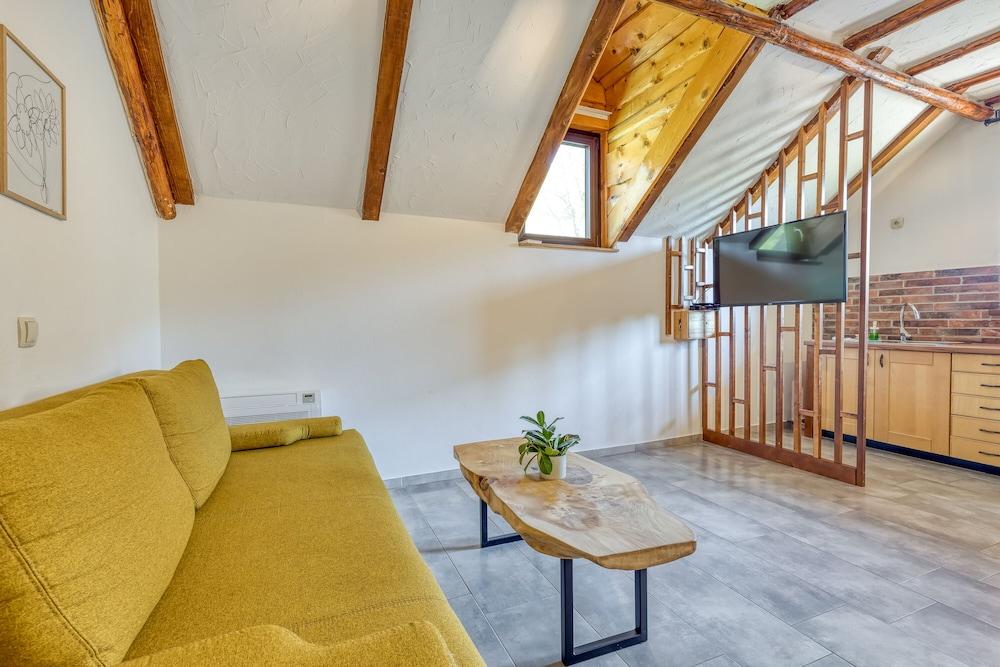 Pool Suite Sunflower