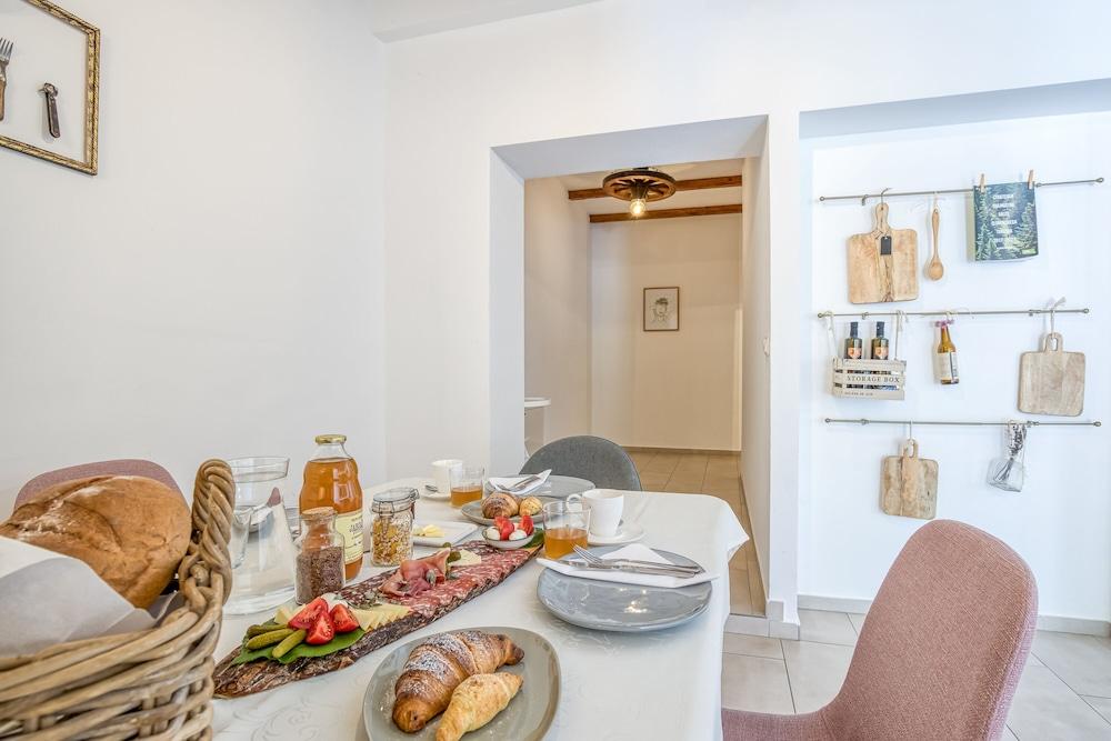 Pool Suite Flaxseed Private Sauna