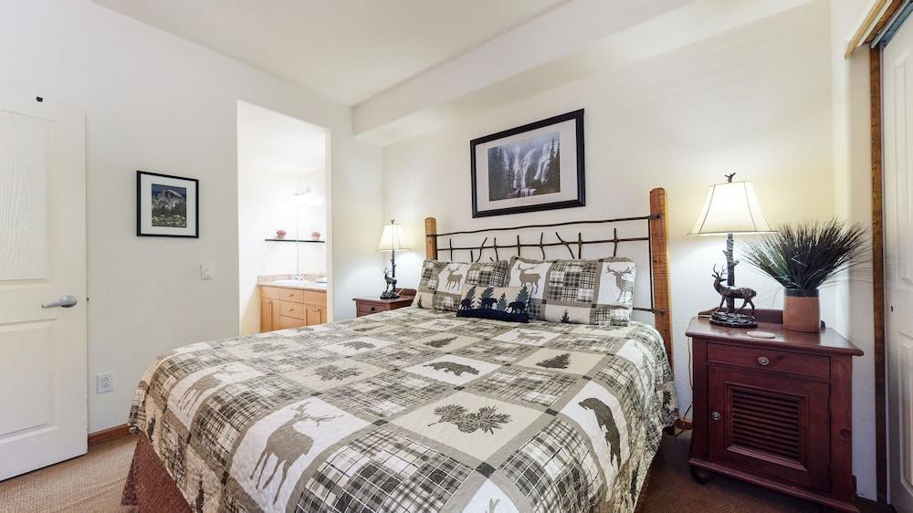 Eagle Run #114 2 Bedroom Condo by RedAwning