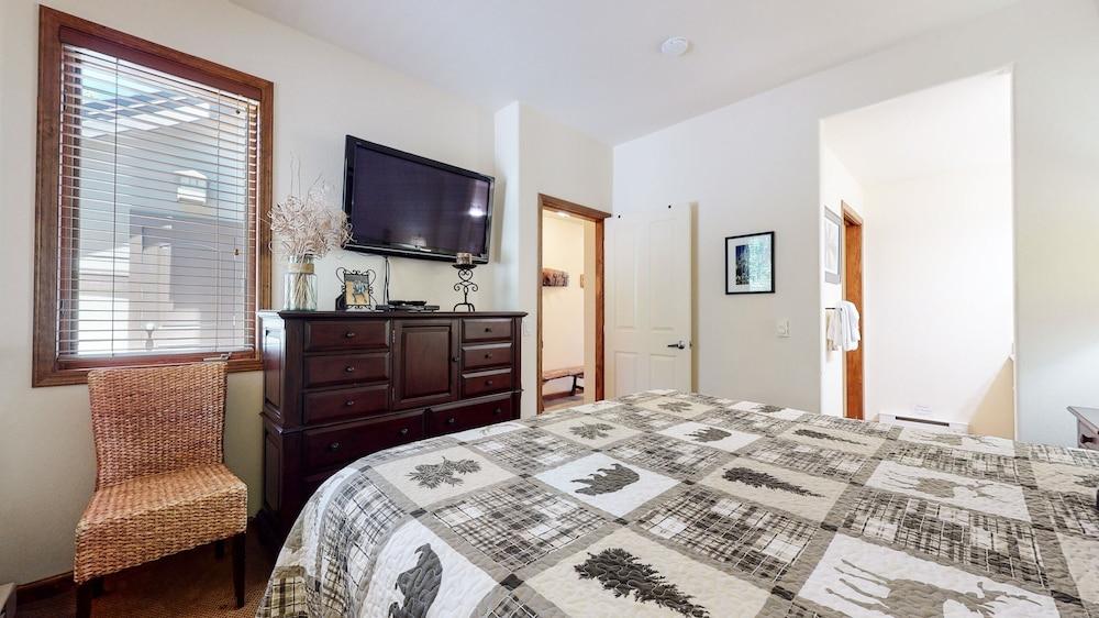 Eagle Run #114 2 Bedroom Condo by RedAwning