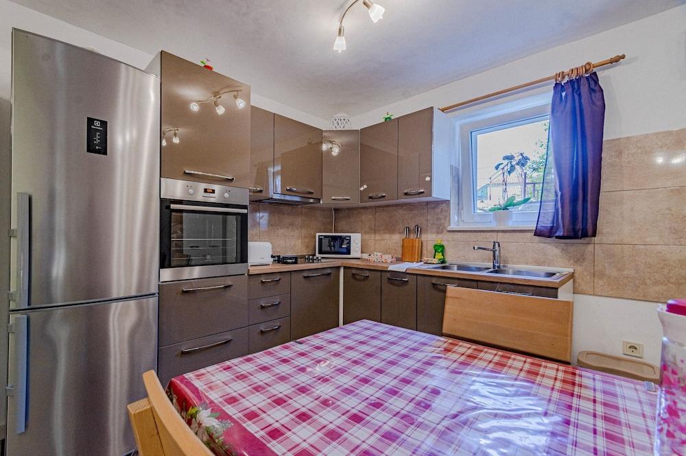 S2 - Modern Studio, Just 50m From the Beach