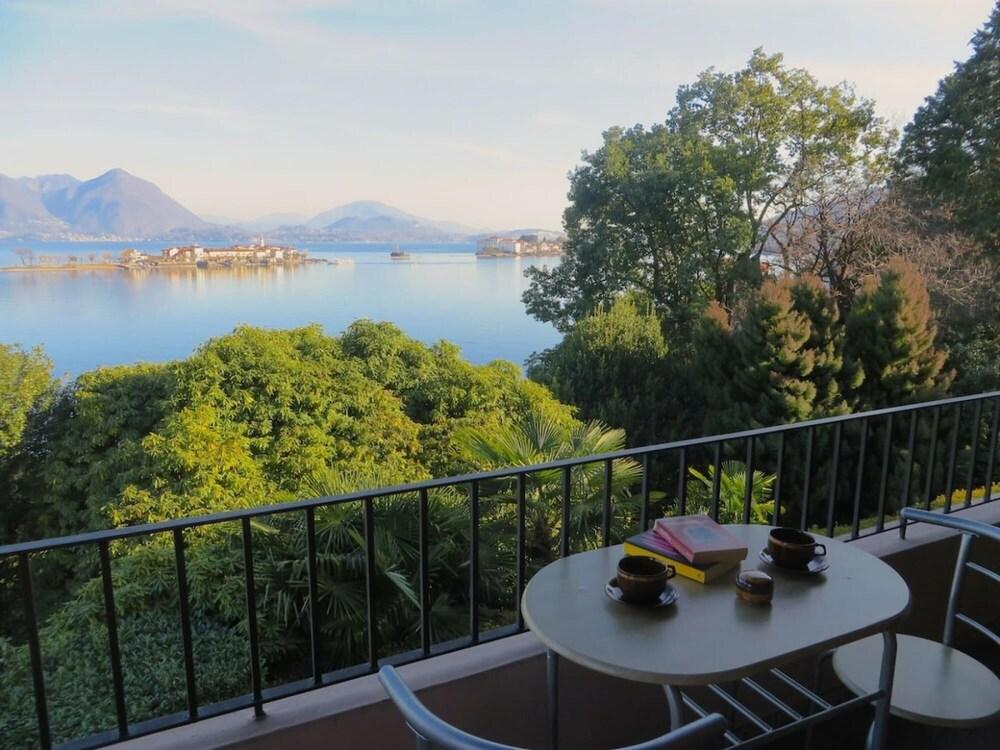 Rashad Studio With Lake View in Baveno