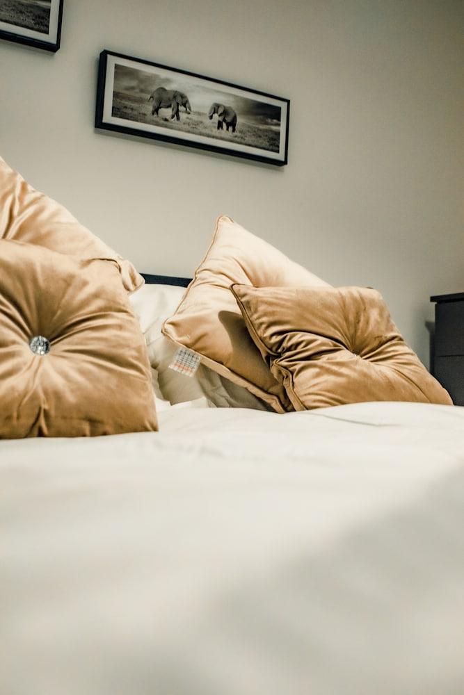 Bv Cosy Basement Apartment At Conditioning House