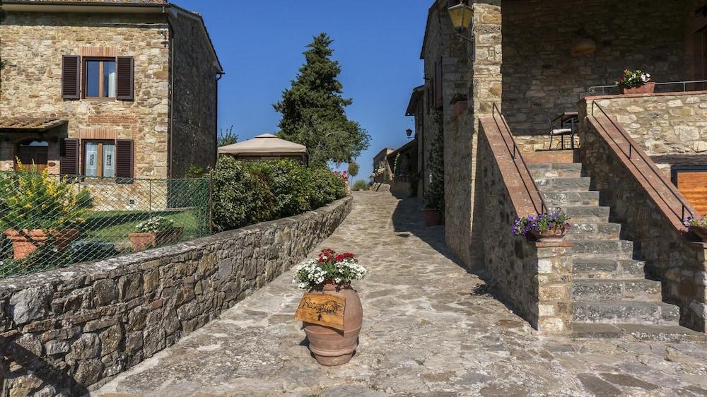 Il Portico Della Rocca