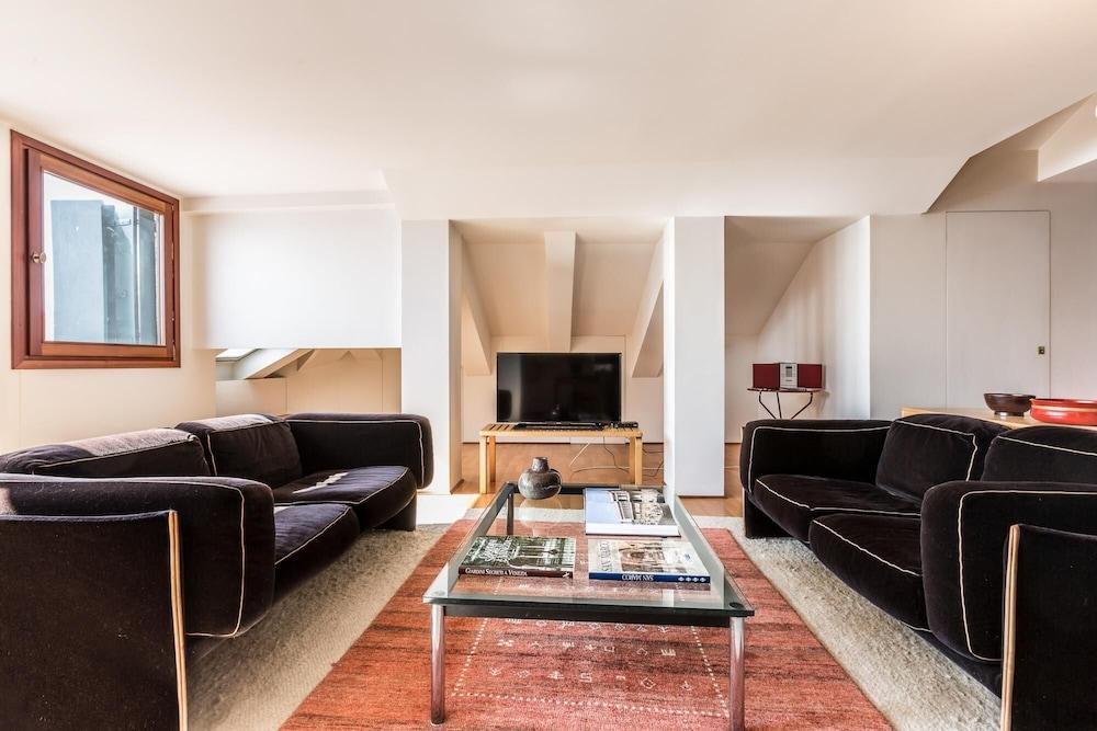 Ca del Santo Terrace and Canal View