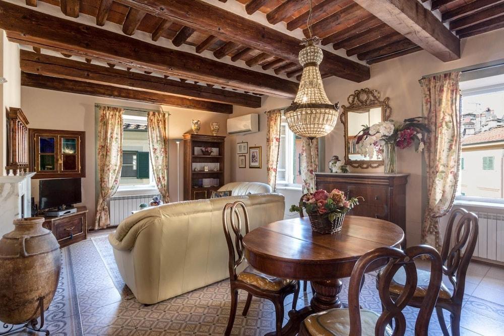 Spacious and Convenient Apartment in a 1100s Tower