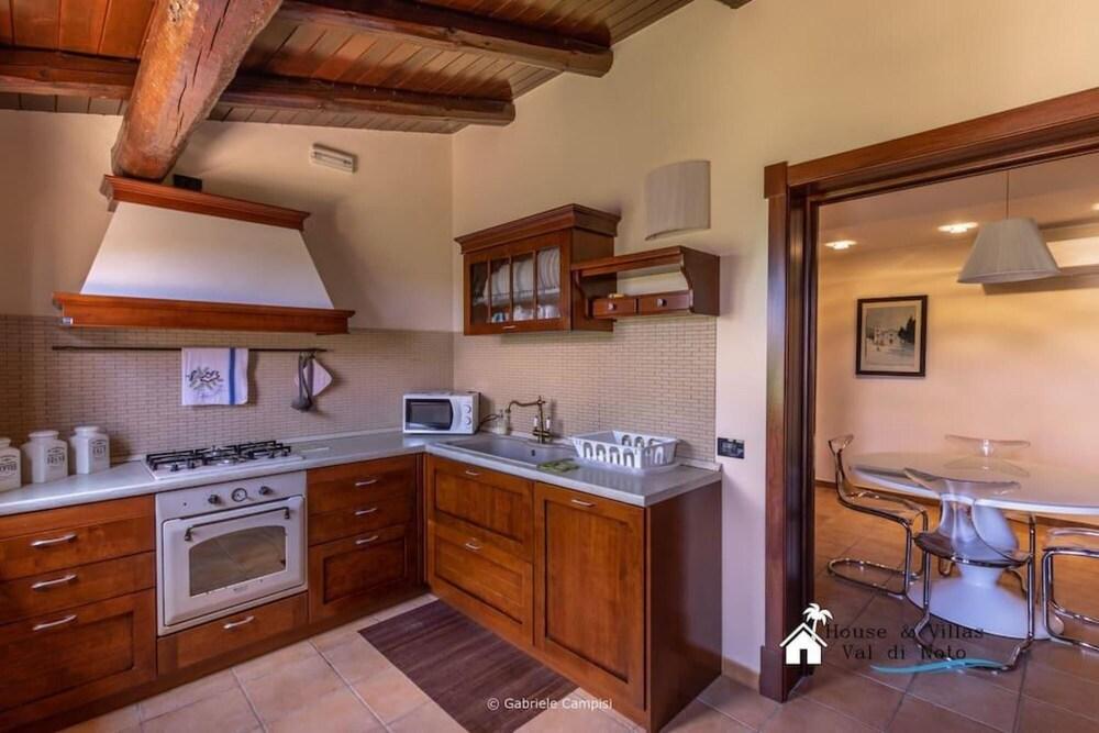 Sr-a522-avan0ar - Luxury Hills