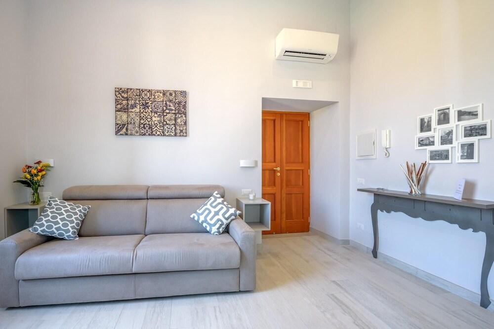 Maramia Apartment A Short Stroll From Beach City Centre and Train Station