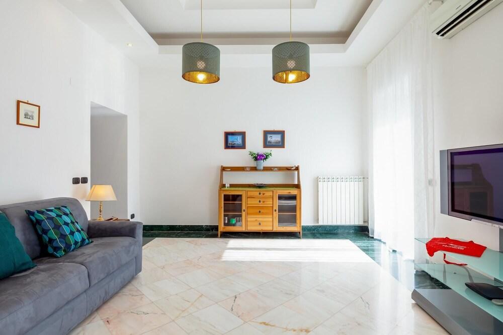 Gradoni - Panoramic Flat on the Steps by Napoliapartments
