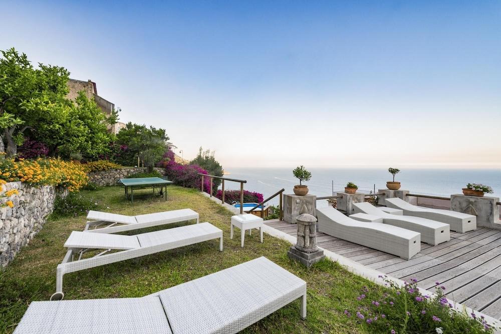 Villa Panorama - Garden Overlooking the sea and Sauna