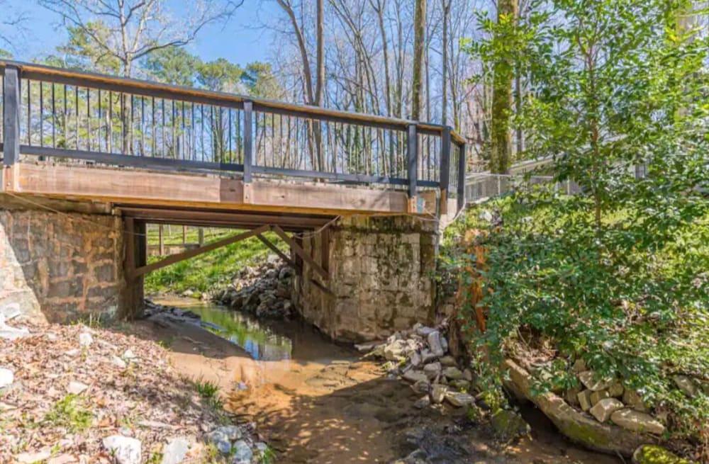 The Sweet Creek Luxurious Villas