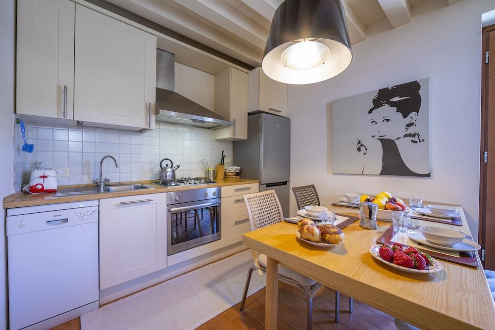 Villa Faccioli Oleandro With Shared Pool