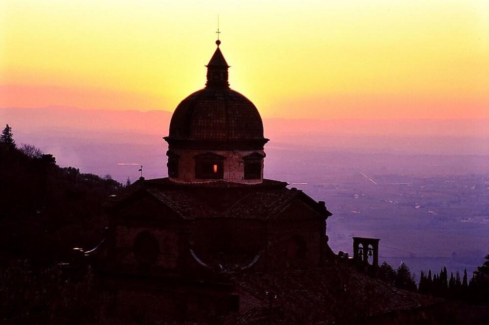 La Fantastica Cottage - Tuscan Retreat in Cortona Elegant Country Cottage Sleeps 6