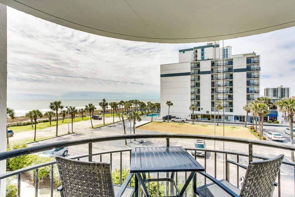 Oceanview condo Steps to the beach