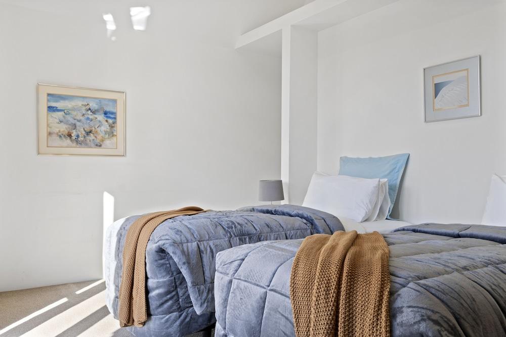 CBD Spacious 3 Storey Terrace House