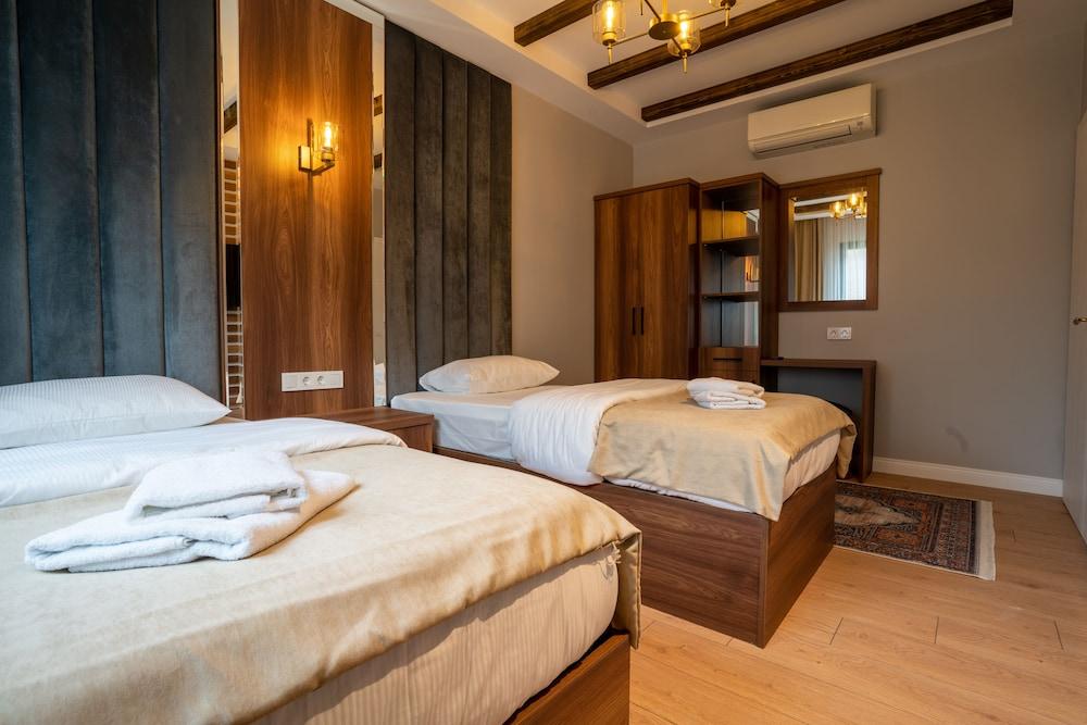 Poison Garden Suite & SPA