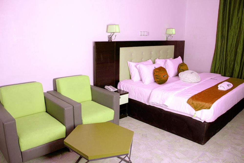 Time Oak Hotel and Suites Royale