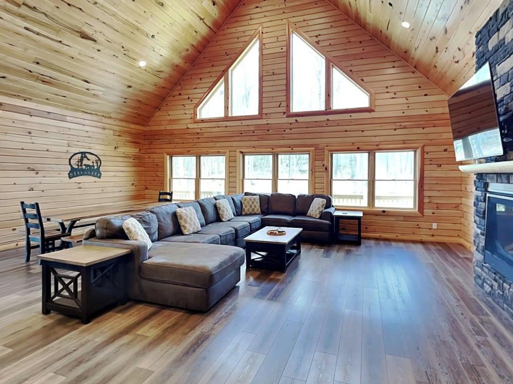 Hilltop Hideaway by Taylor Made Deep Creek