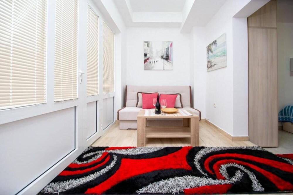 Apartment With Shared Pool in Pr anj Montenegro