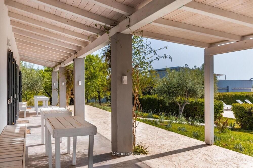 Harmonic Room in Avola