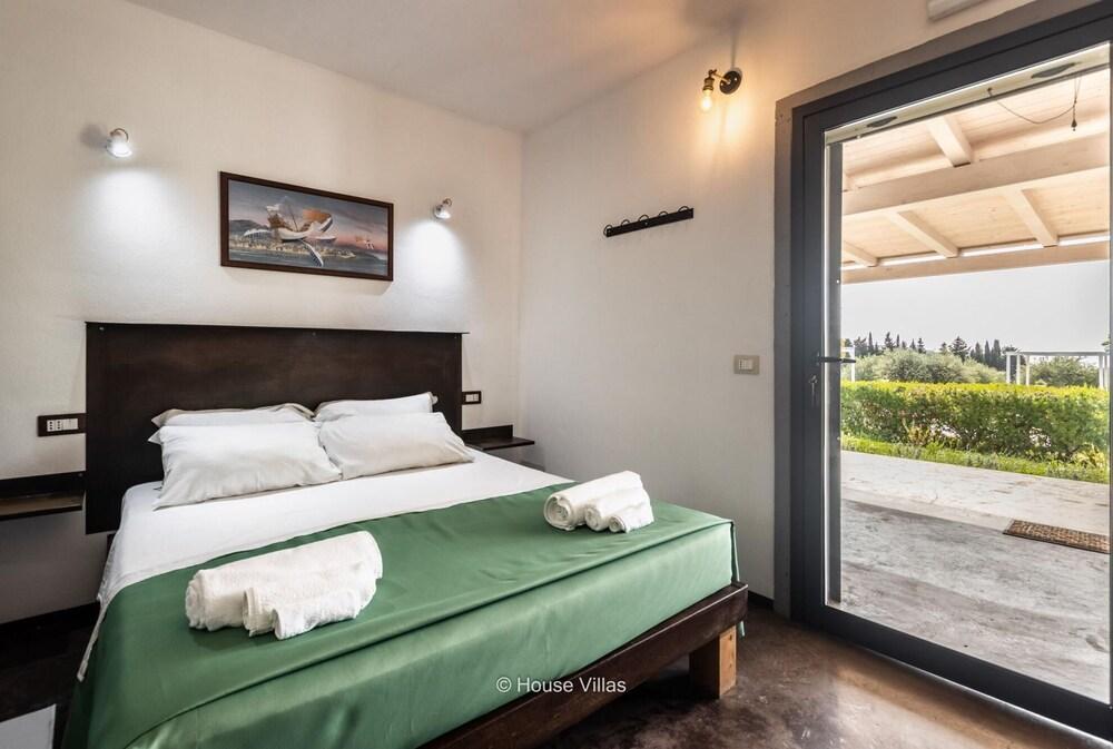 Harmonic Room in Avola