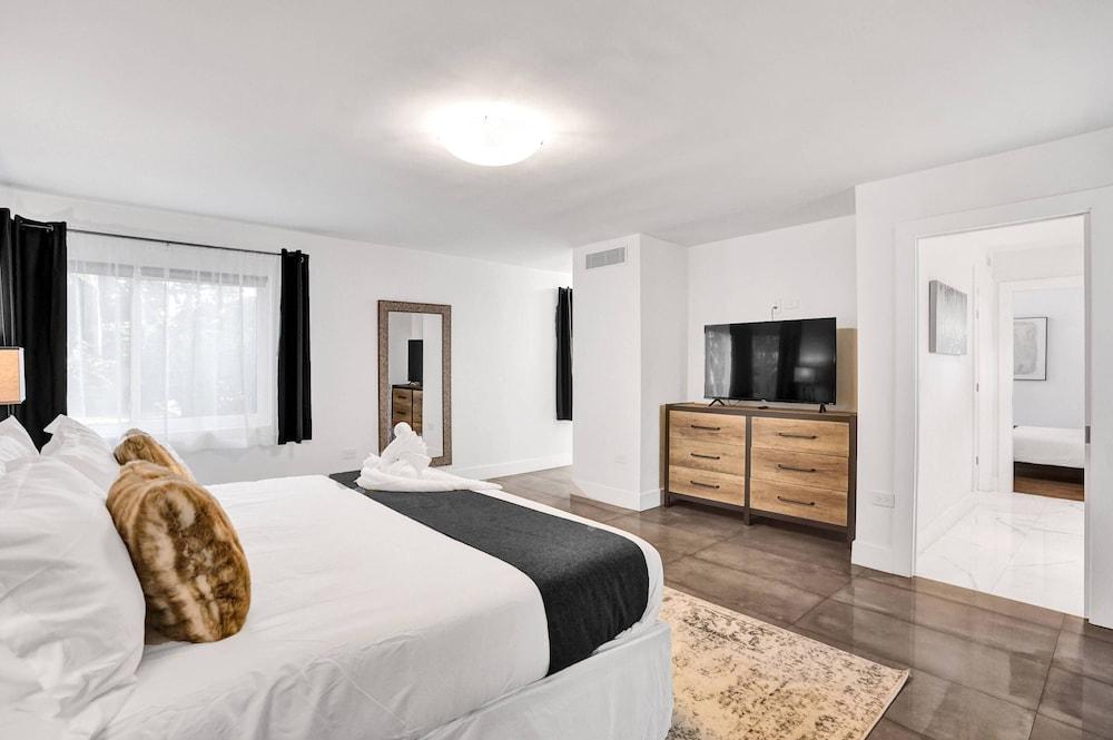 Gorgeous 5BR Home with Heated Pool