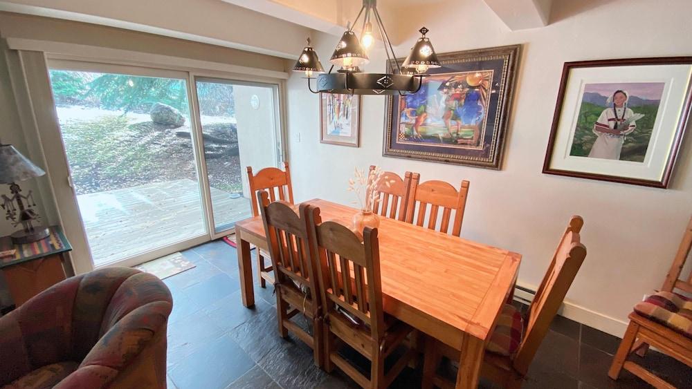 #010 Vail International