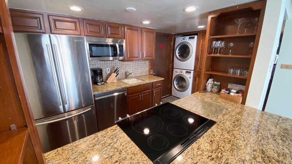 #307 Vail International