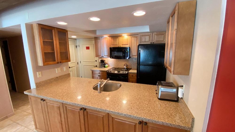 #109 Vail International