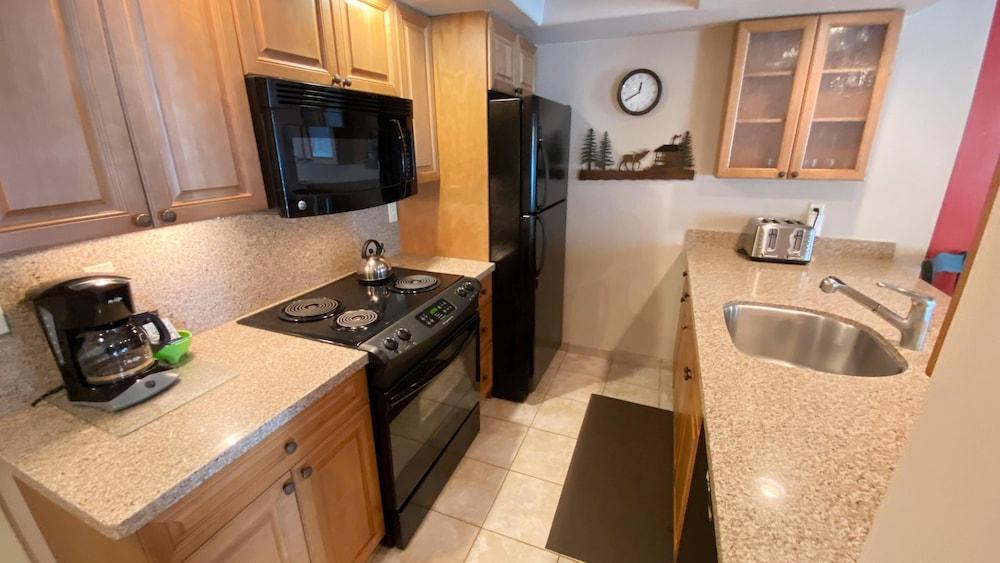 #109 Vail International