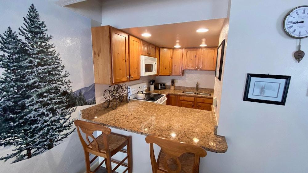 #105 Vail International