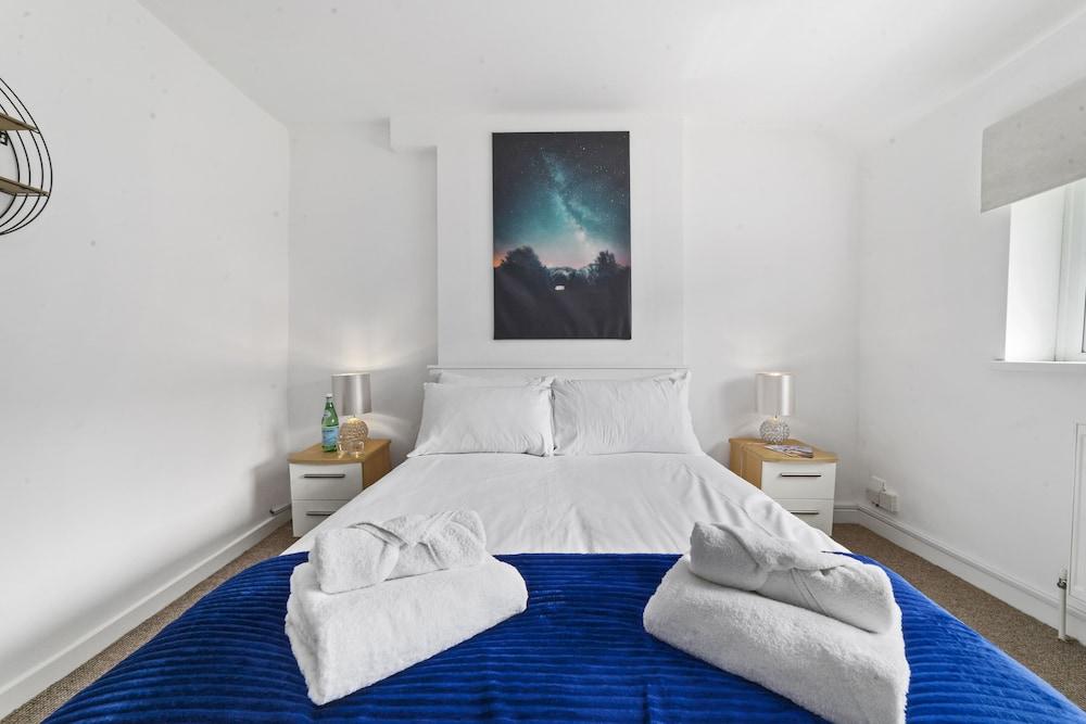 Village Cwtch Whitchurch Apartment